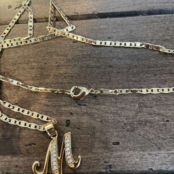 “M” pendant necklace - Picture 4 of 5